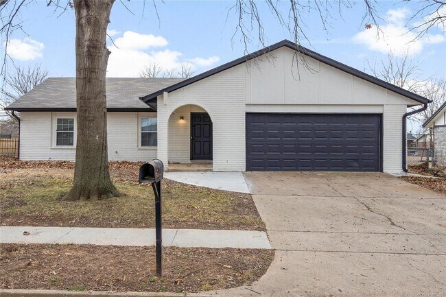 Building Photo - 417 W Birmingham St