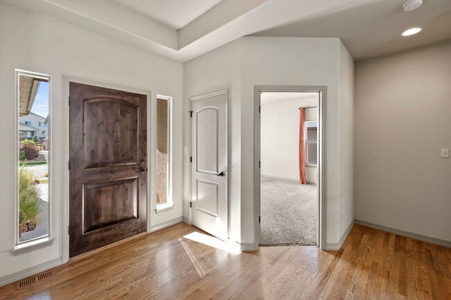 Building Photo - BEAUTIFUL 4BD + OFFICE MAIN-LEVEL LIVING H...