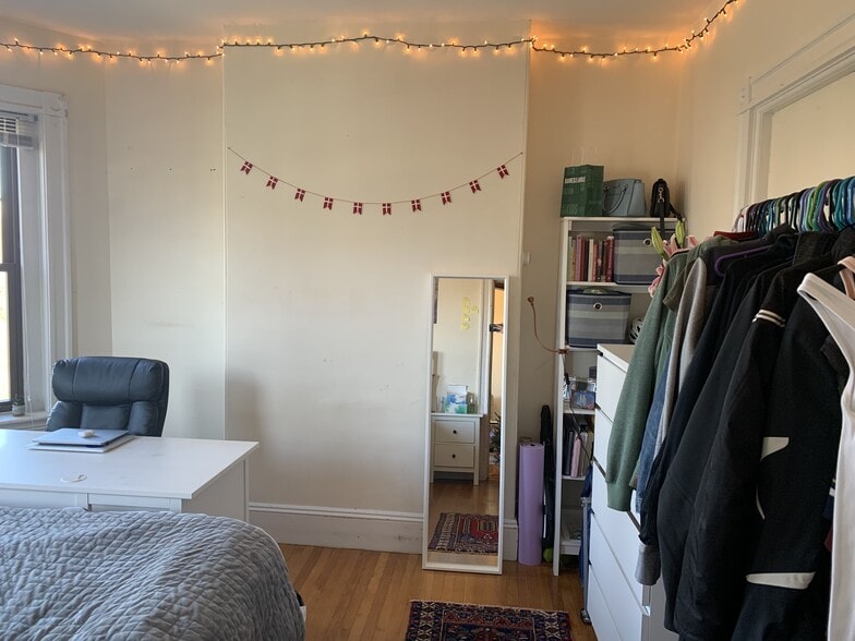 Building Photo - 153 Saint Alphonsus St