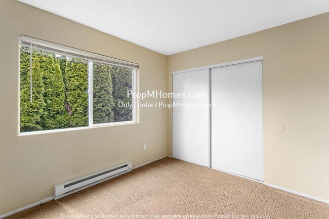 Building Photo - Spacious Apartment In St. Johns Neighborhood!