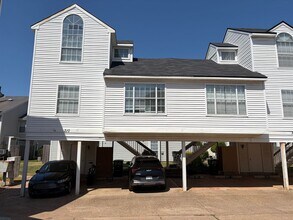 Building Photo - 310 Settlers Park Dr