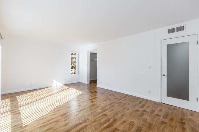 Building Photo - 1738 S Bentley Ave