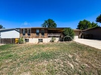 Building Photo - Large Main Level Living