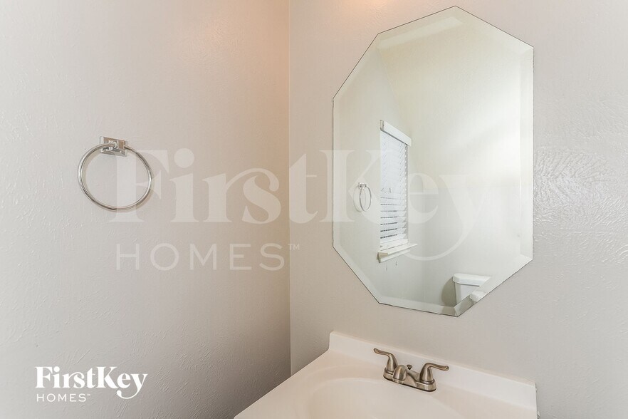 Building Photo - 8614 E Rachlin Cir