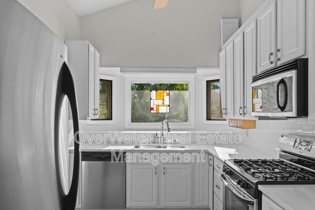 Building Photo - 10400 Lone Tree Dr