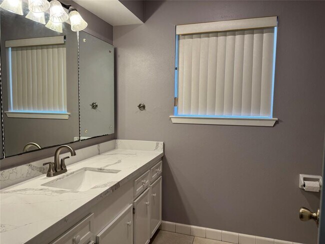 Building Photo - 15538 Baybrook Dr