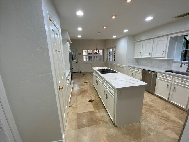 Building Photo - 14 Cascade Springs Pl