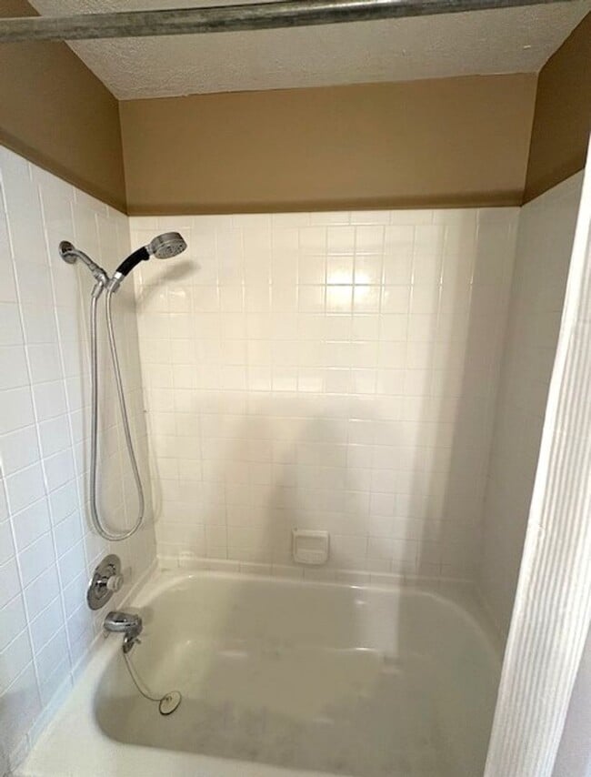 Building Photo - 2 Bedroom Condo in Millcreek!