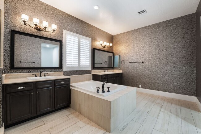 Building Photo - Elegant model home at Club Madeira!