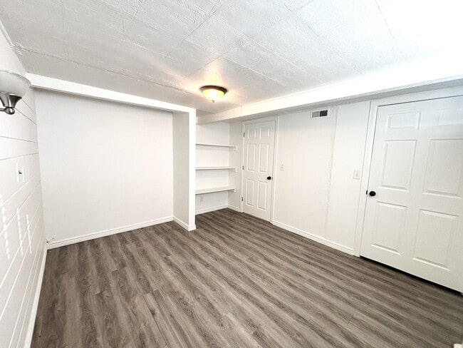 Building Photo - 119 E Leslie Ave