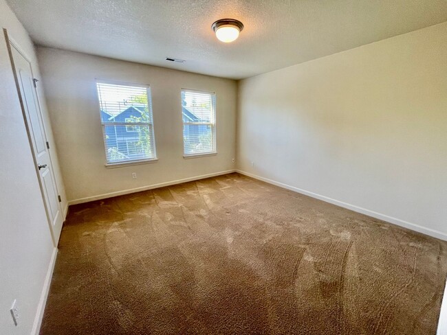 Building Photo - $500 RENT CREDIT! Two Bedroom Townhome wit...