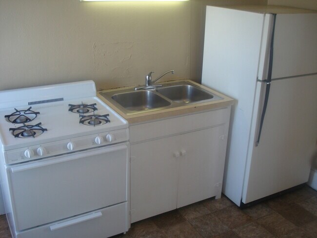 Building Photo - 206 Burr