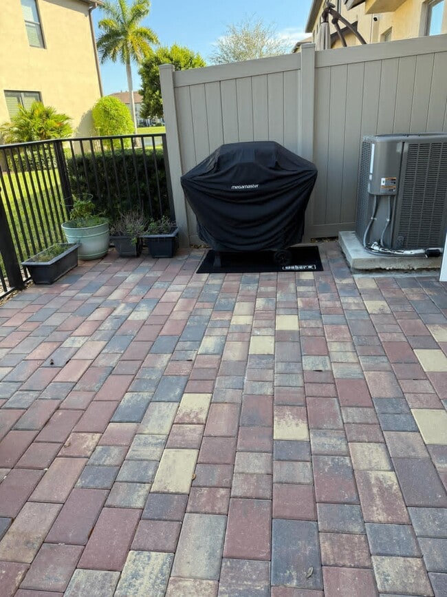 Building Photo - 2877 Bard St