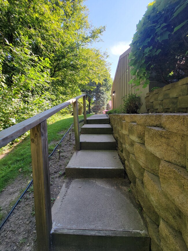 Building Photo - 1859 Yuma Ln N