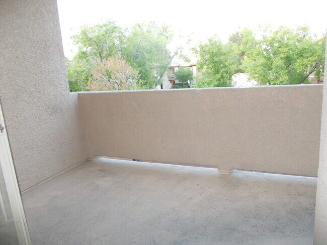 Building Photo - 5125 W Reno Ave