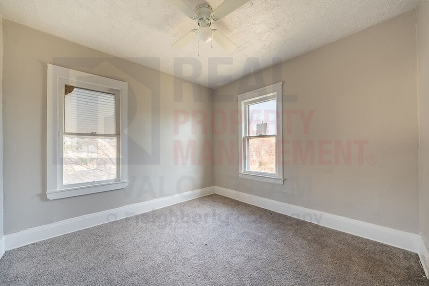 Building Photo - 987 Evangeline Rd