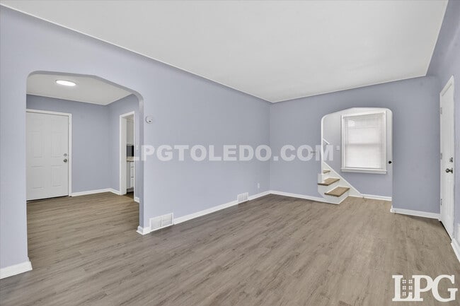 Building Photo - 1665 Burgoyne Dr