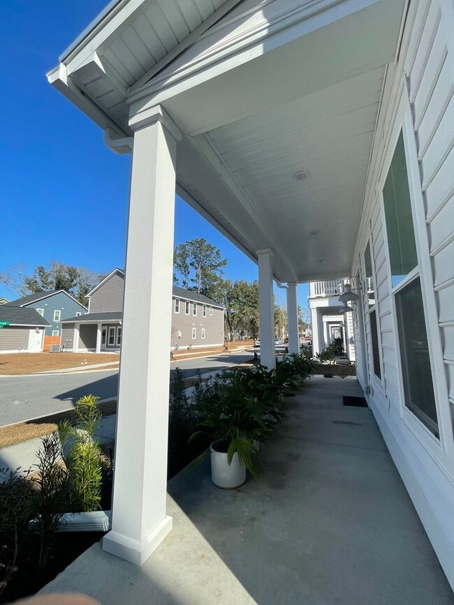 Building Photo - Spacious Four Bedroom Johns Island Home