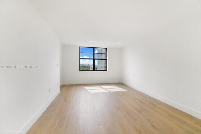 Building Photo - 2333 Brickell Ave