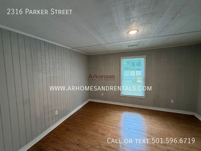 Building Photo - 2316 Parker St
