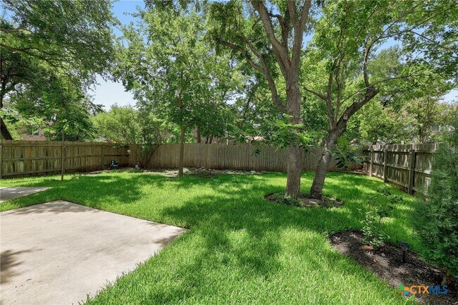 Building Photo - 703 Ivy Ct