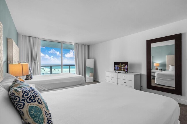 Building Photo - 5101 Collins Ave