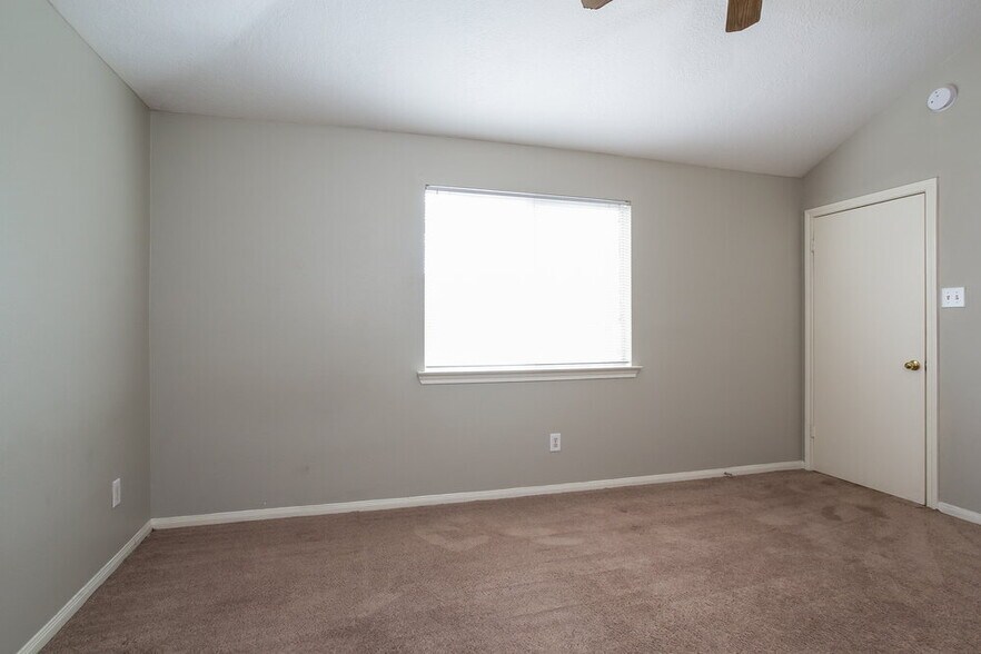 Building Photo - 23623 Prairie Bird Dr