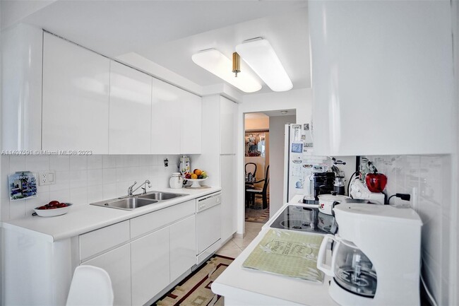 Building Photo - 210 174th St