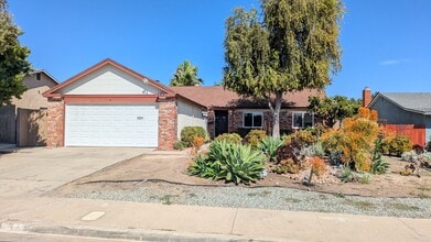 Building Photo - Refreshed Single Level Home
