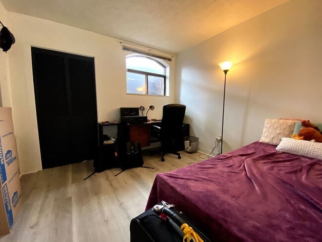 Building Photo - 3271 Niagara Square