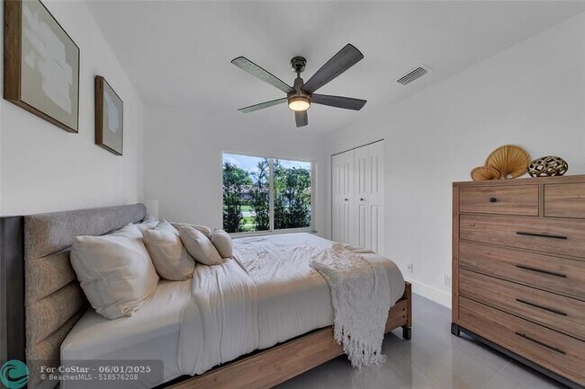 Building Photo - 9585 Carousel Cir S