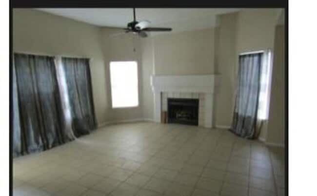 Building Photo - Charming 3BR House in San Antonio