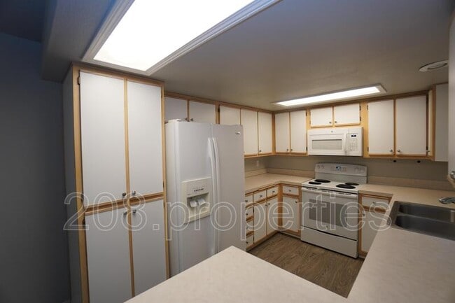 Building Photo - 1009 N Stilson Rd