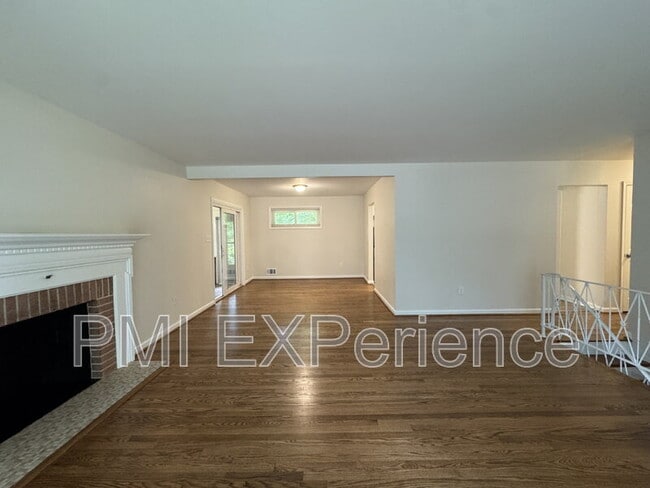 Building Photo - 6405 Roberts Dr