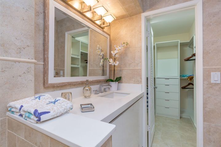 Building Photo - 2455 Lindell Blvd