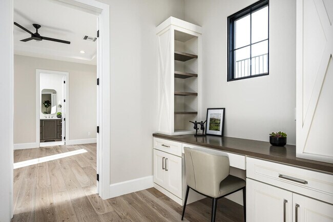 Building Photo - 6500 E Cactus Wren Rd