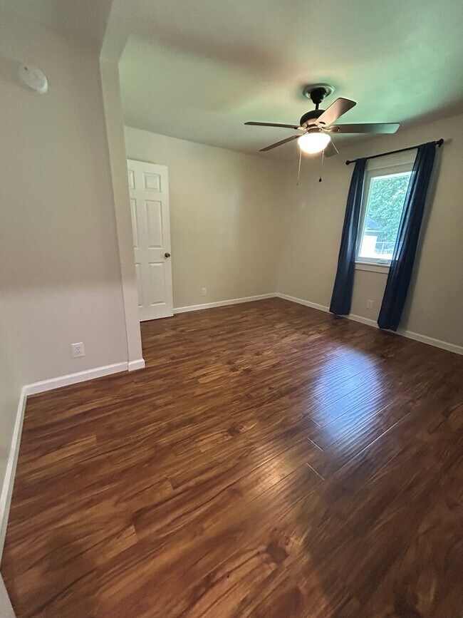 Building Photo - Ranch Style Home in Prime Location