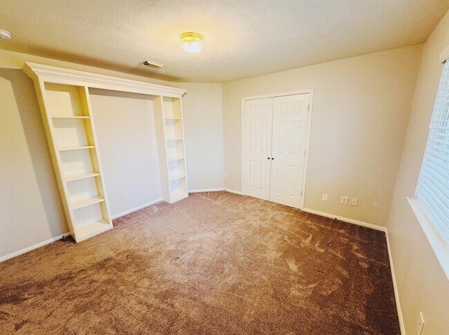 Building Photo - 25915 Drybrook Rd