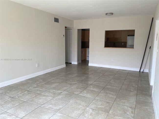 Building Photo - 13868 SW 90th Ave