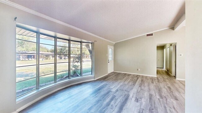 Building Photo - 1008 Wake Dr