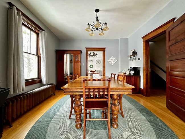 Building Photo - FURNISHED RENTAL: Vintage Chic Haven in St...