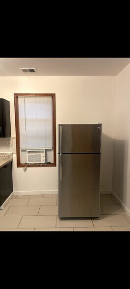 Building Photo - 8346 S Mackinaw Ave