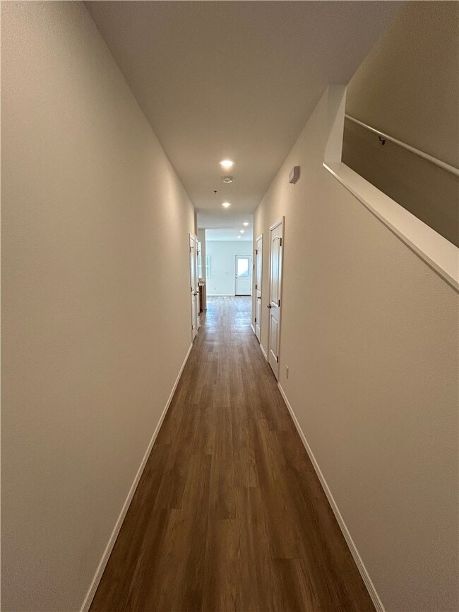 Building Photo - 2806 W Mockingbird Ln