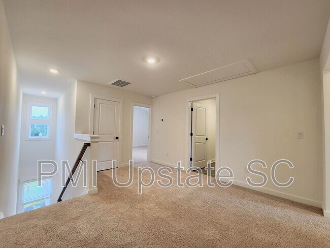Building Photo - 1283 Westgate Vlg Dr
