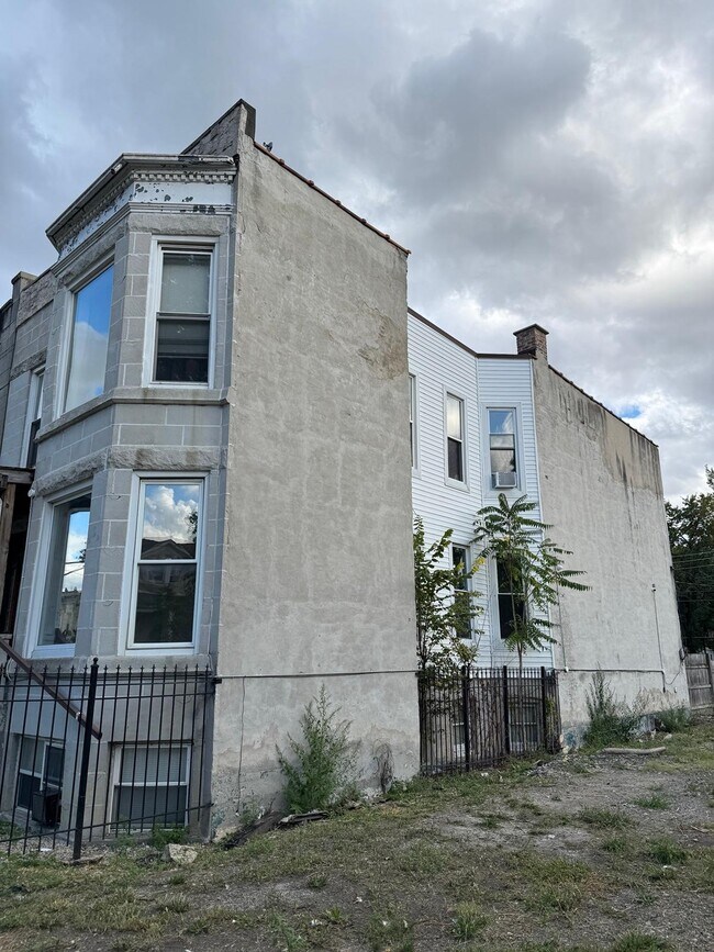 Building Photo - 3939 W Fillmore St