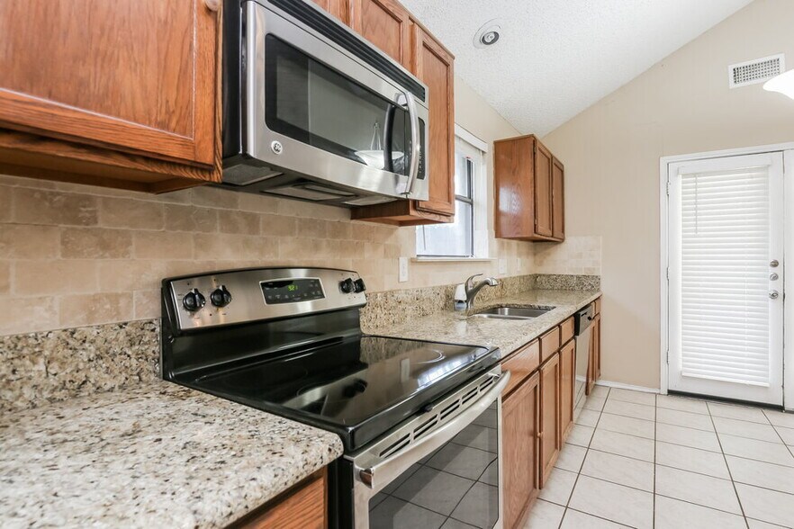 Building Photo - 406 Kalmia Dr