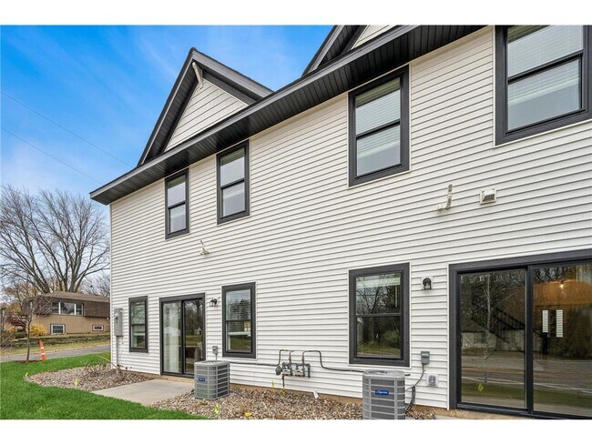 Building Photo - 3411 Douglas Dr N