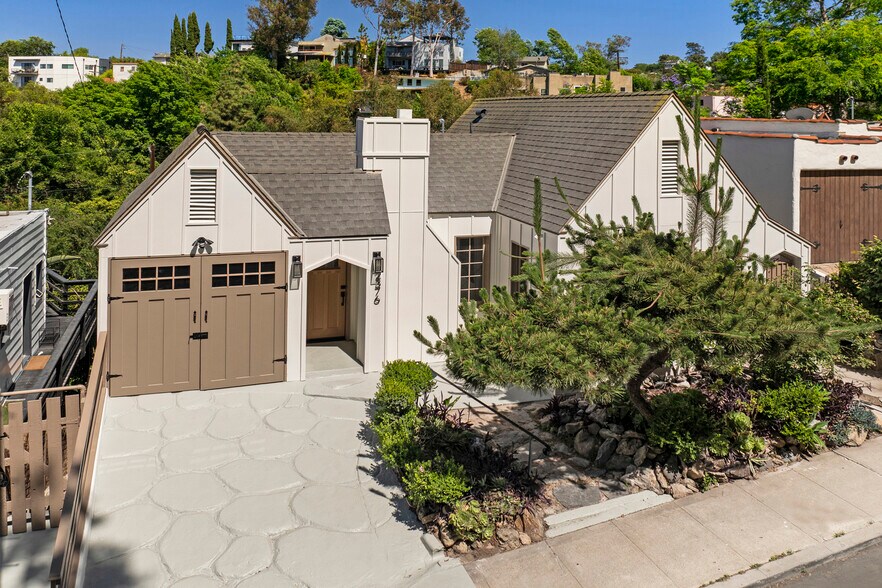 Building Photo - 2376 Lake View Ave
