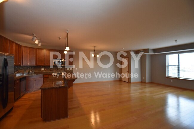 Building Photo - Stunning 1 Bedroom 1 Bathroom in Saint Louis Park!