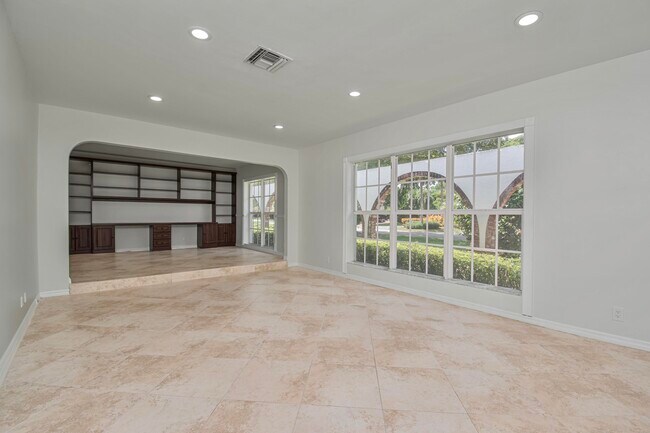 Building Photo - 6749 S Grande Dr